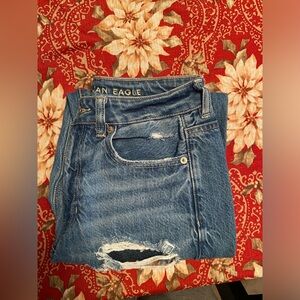 American Eagle Straight Ripped Mom Jeans